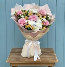 Букет цветов из:  Гвоздики, Орхидеи и Розы в Ельце