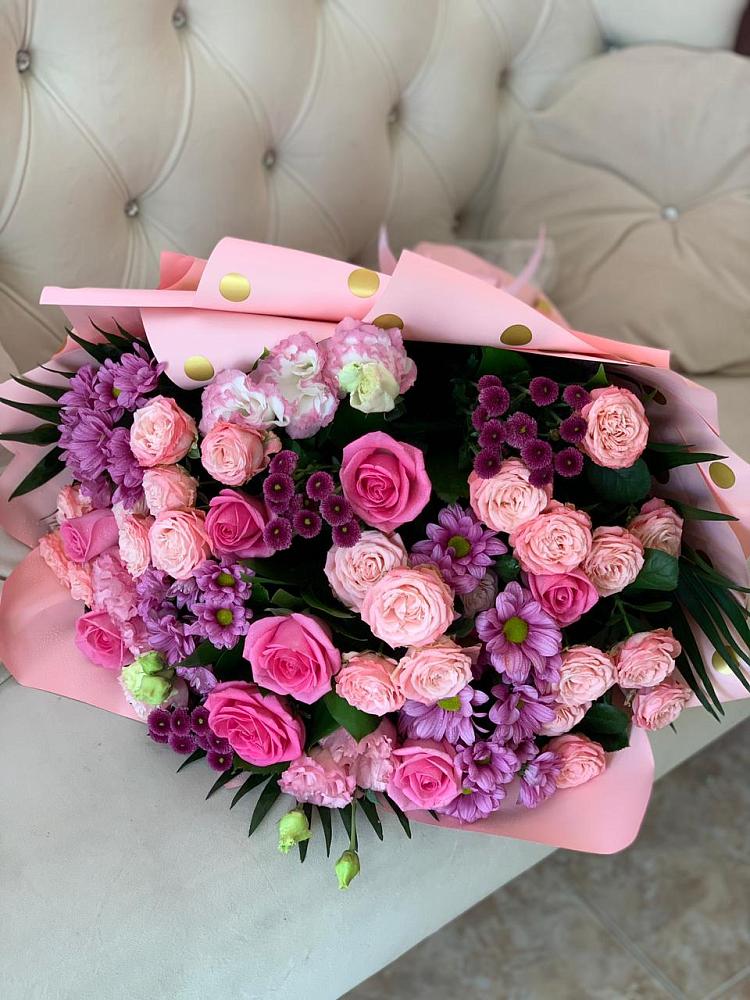 Букет цветов из: Хризантемы, Розы и Лизиантусы в Ельце