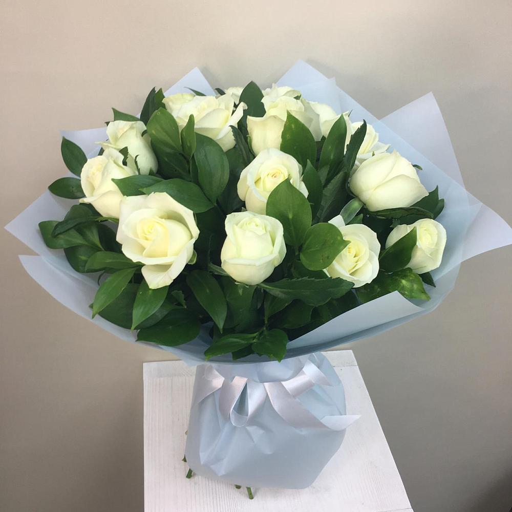 Букет 15 Белых роз Проуд в Ельце