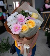Букет цветов из:  Герберы, Розы и Хризантемы в Ельце