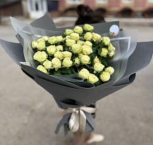 Букет Белые кустовые розы Солинеро в Ельце