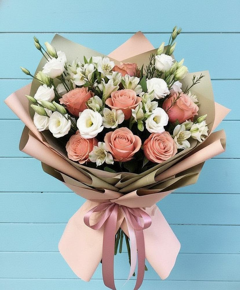 Букет цветов из: Розы, Альстромерии и Лизиантусы в Ельце