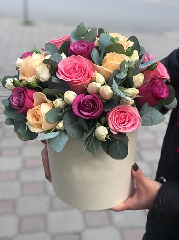 Цветочная композиция из Розы в шляпной коробке в Ельце