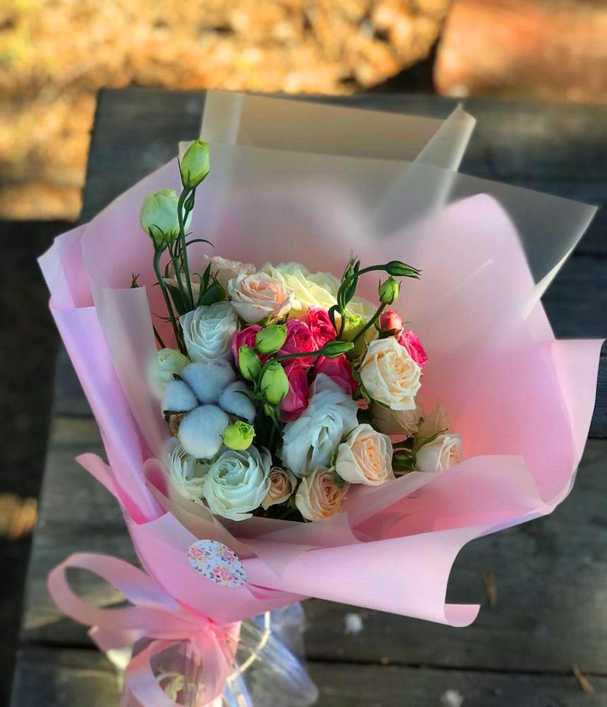 Букет цветов из: Розы и Лизиантусы в Ельце