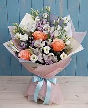 Букет цветов из:  Лизиантусы, Розы, Альстромерии и Гипсофила в Ельце