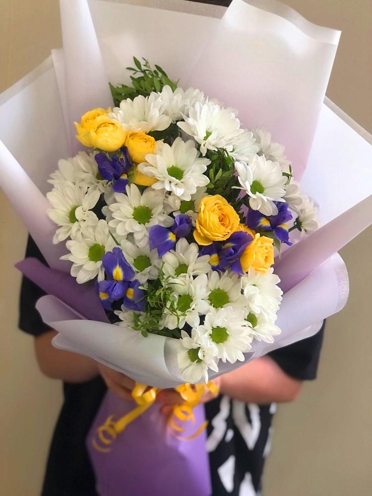 Букет цветов из: Ирисы, Хризантемы и Розы в Ельце