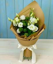 Букет цветов из:  Хризантемы и Лизиантусы в Ельце