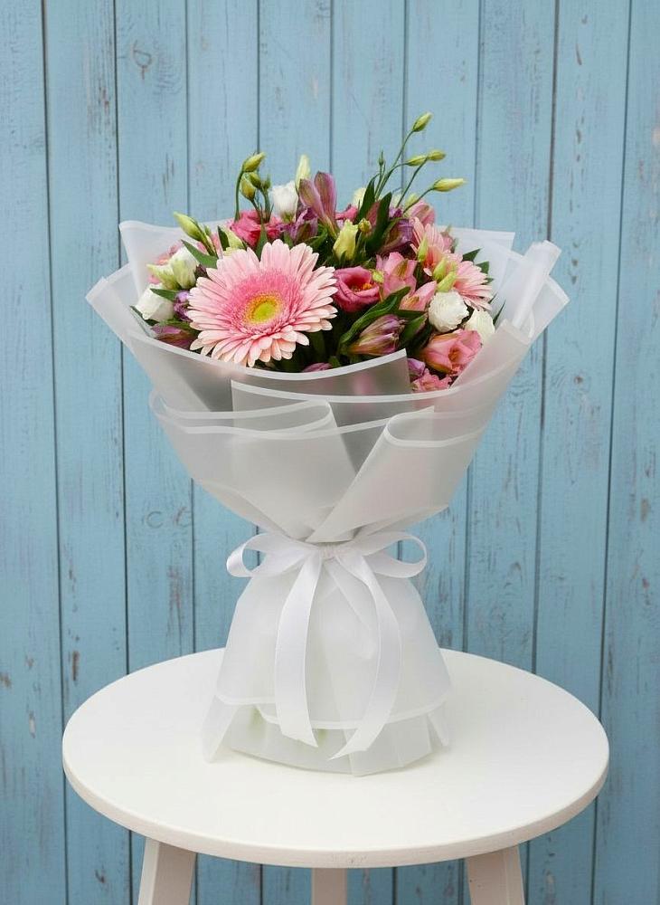 Букет цветов из: Герберы, Альстромерии и Лизиантусы в Ельце