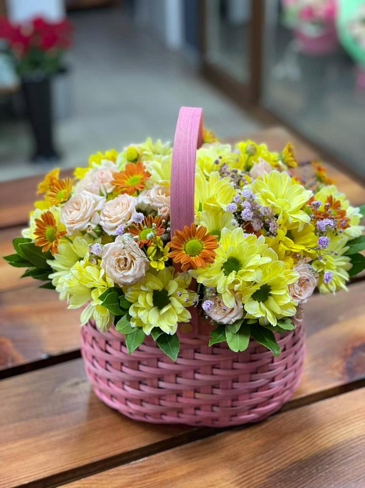 Цветочная композиция из Хризантемы и Розы в корзине в Ельце