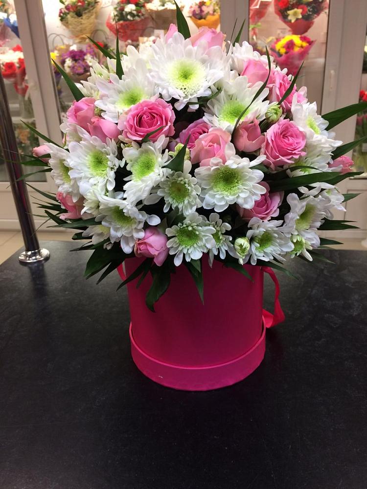 Цветочная композиция из Розы и Хризантемы в шляпной коробке в Ельце