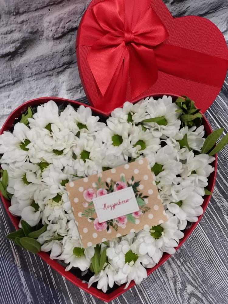 Цветочная композиция из Хризантемы в виде сердца в Ельце