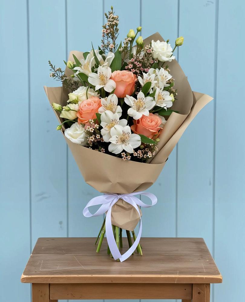 Букет цветов из: Альстромерии, Лизиантусы, Розы и Хризантемы в Ельце